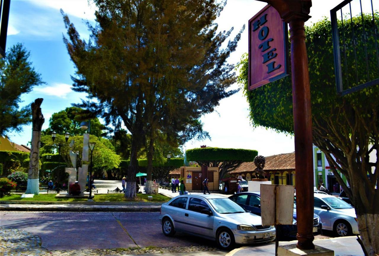 Hotel Delfin Comitan Exterior photo